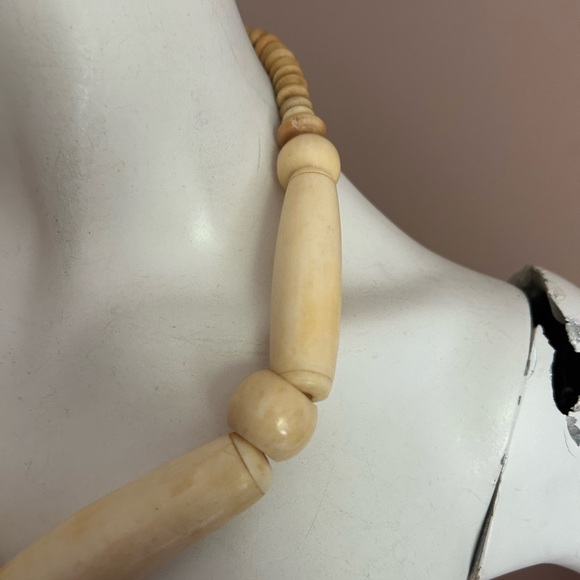 4/$100 carved Bone primal Elegant Cream Beaded Necklace 20 inches 😎 - Picture 4 of 7